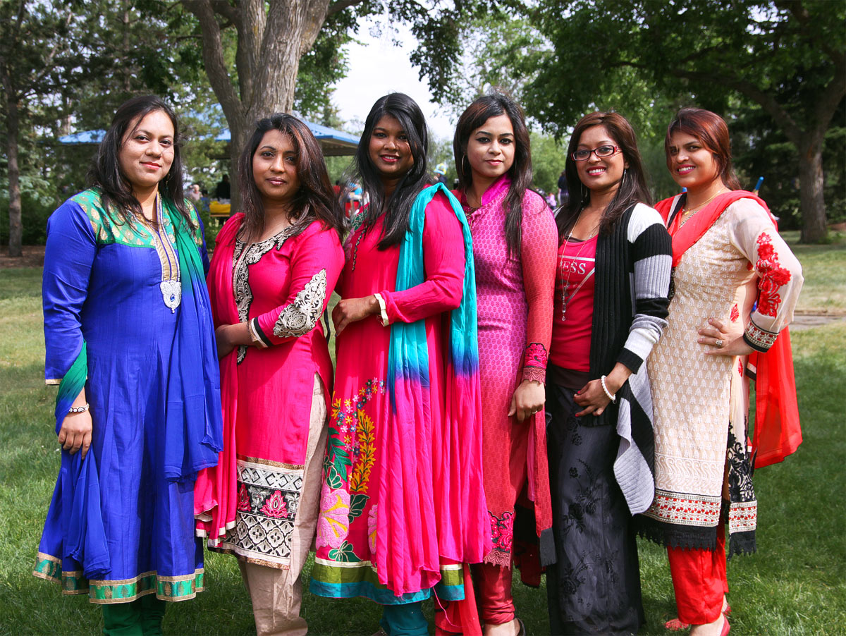 Women in colourful fashion